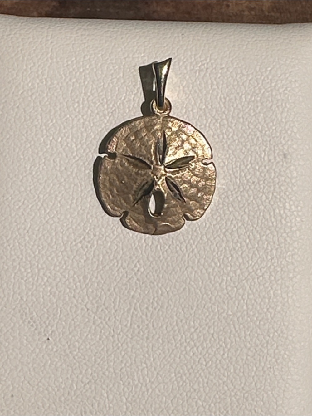 14k gold pendant, sand dollar